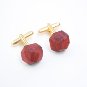 bouton de manchette bois rouge doré