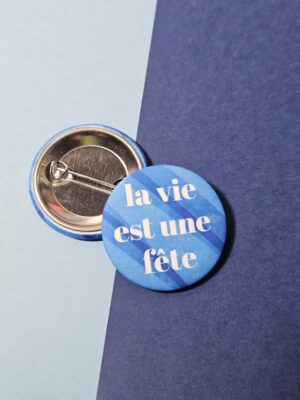 Badge cyanotype "La vie est une fête"